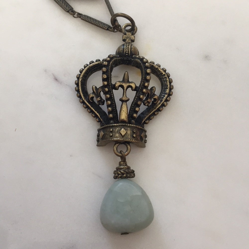 Kings crown pendant necklace